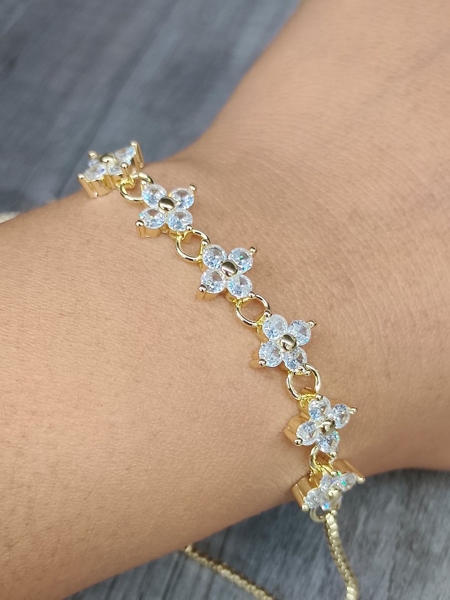 Pulsera de trébol blanco transparente