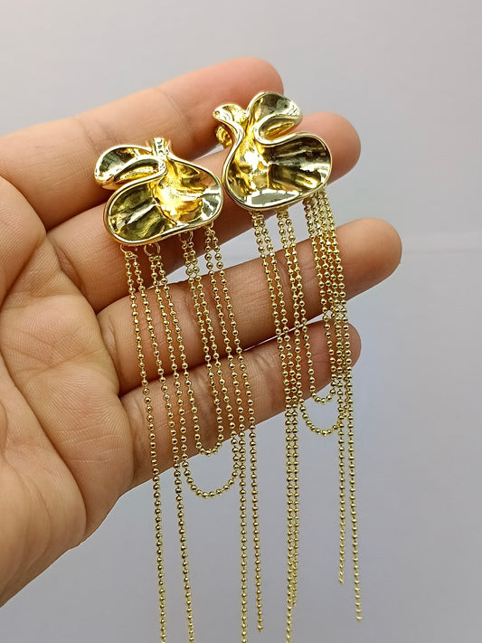 Arete largo con cadena de bolitas