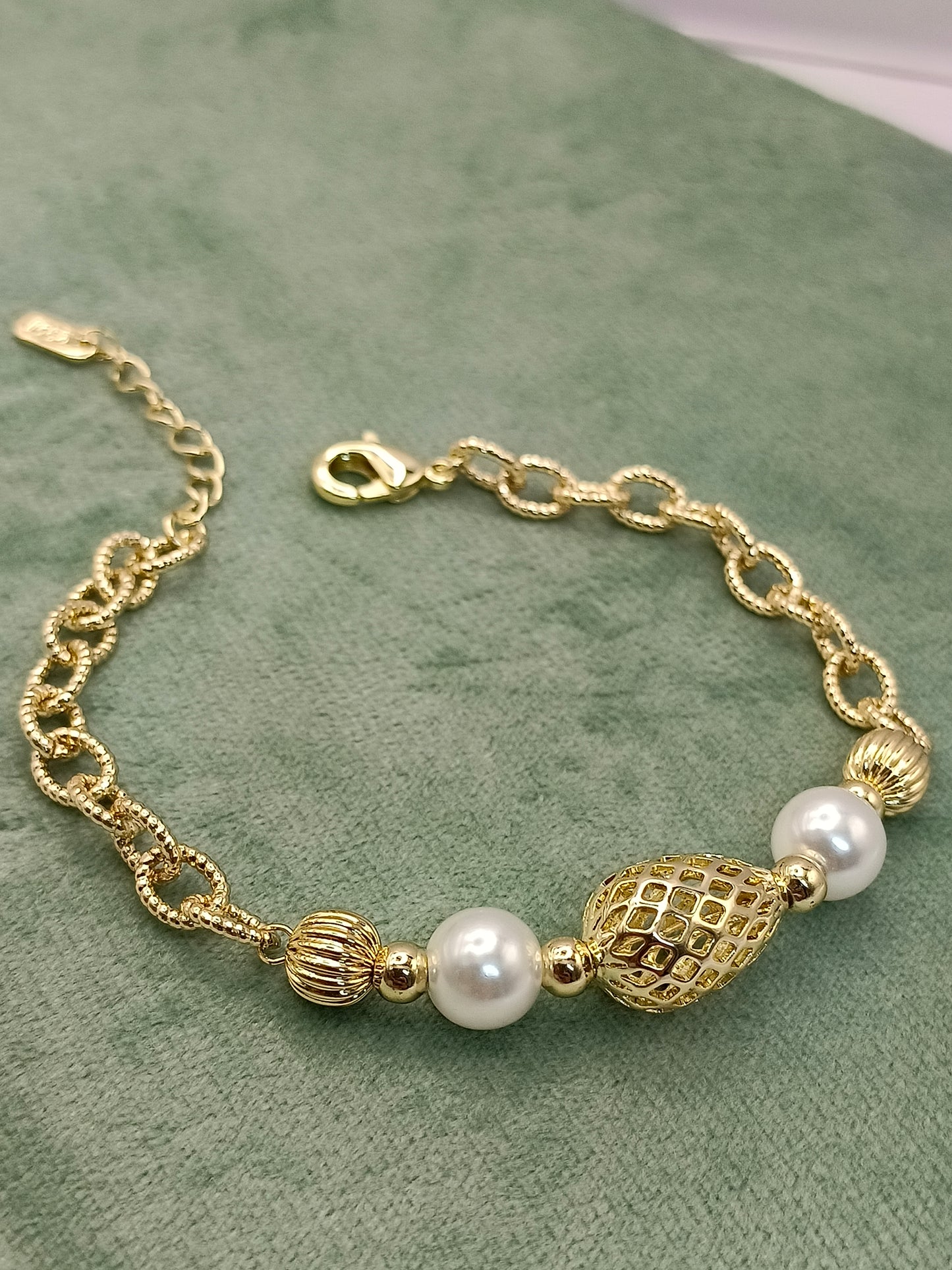 Pulsera de perlas y gota