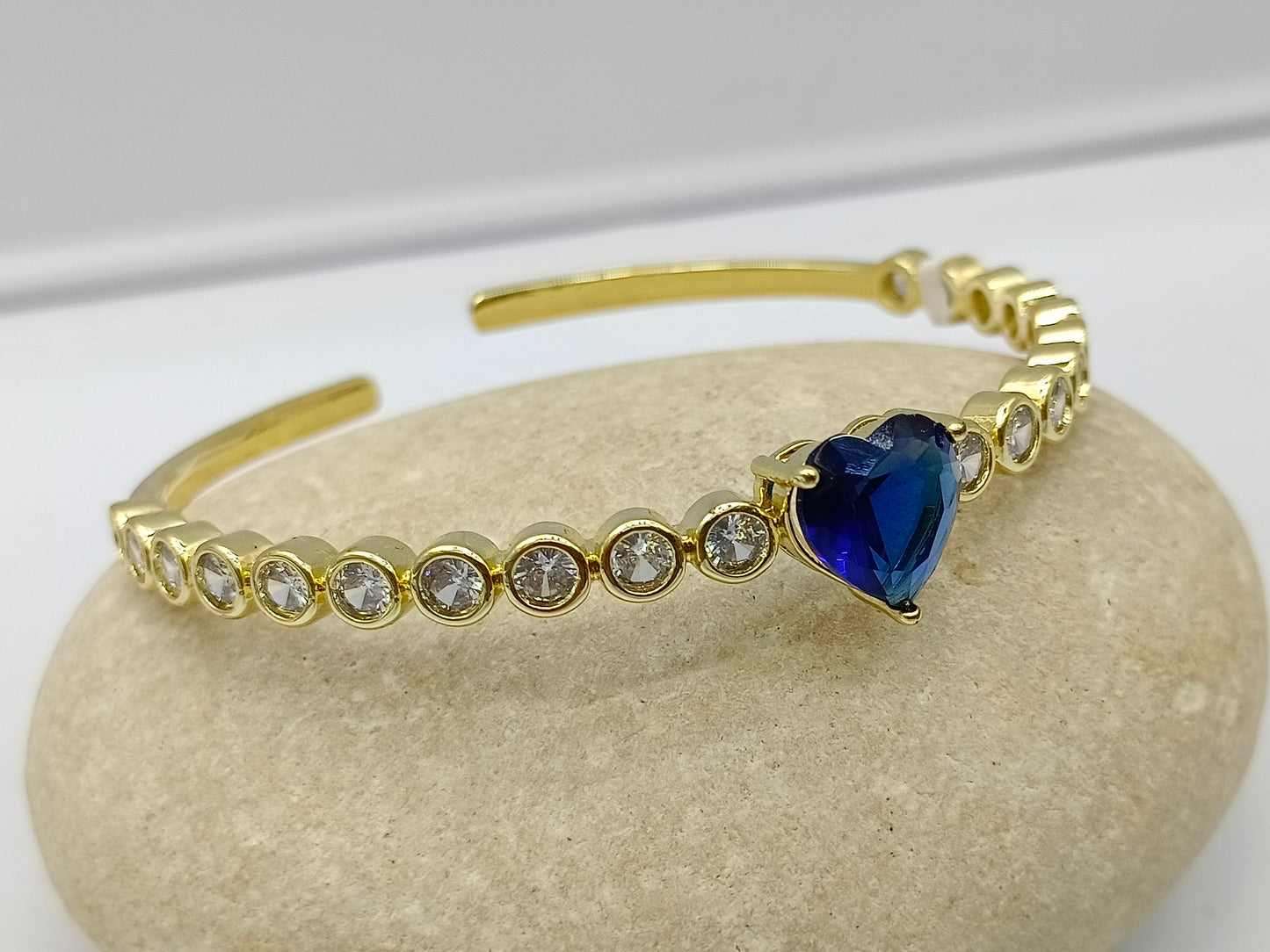 Brazalete con corazon azul